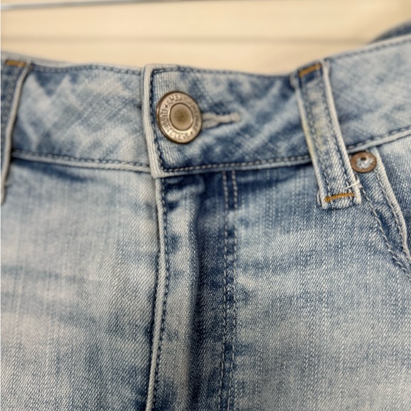 American Eagle Embroidered denim hi-rise short with red rose accent in size 8 - Picture 3 of 9